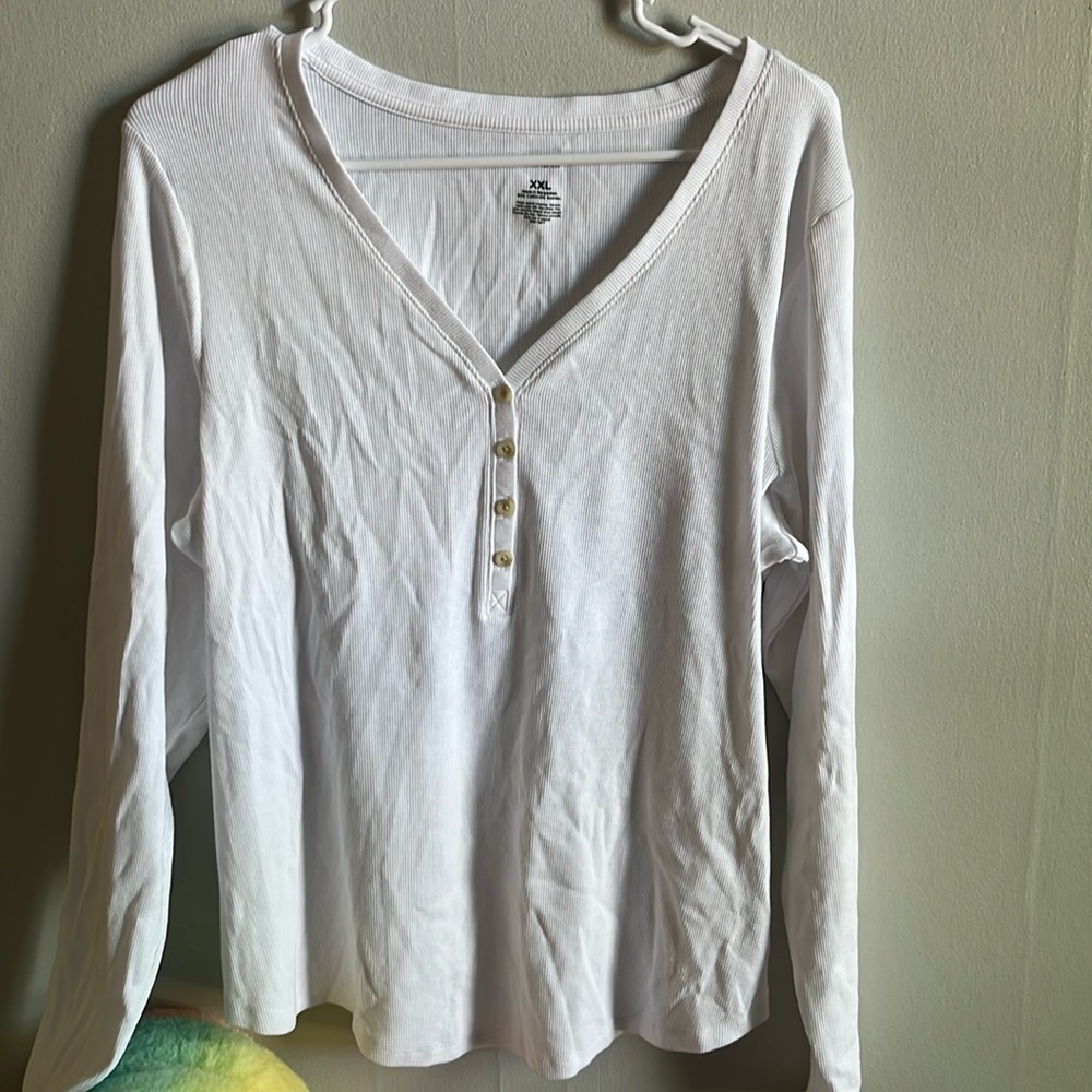 White size Xxl long sleeve shirt. Never worn.
